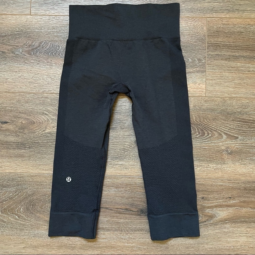 Lululemon Seamlessly Street Crop Gray Size 4